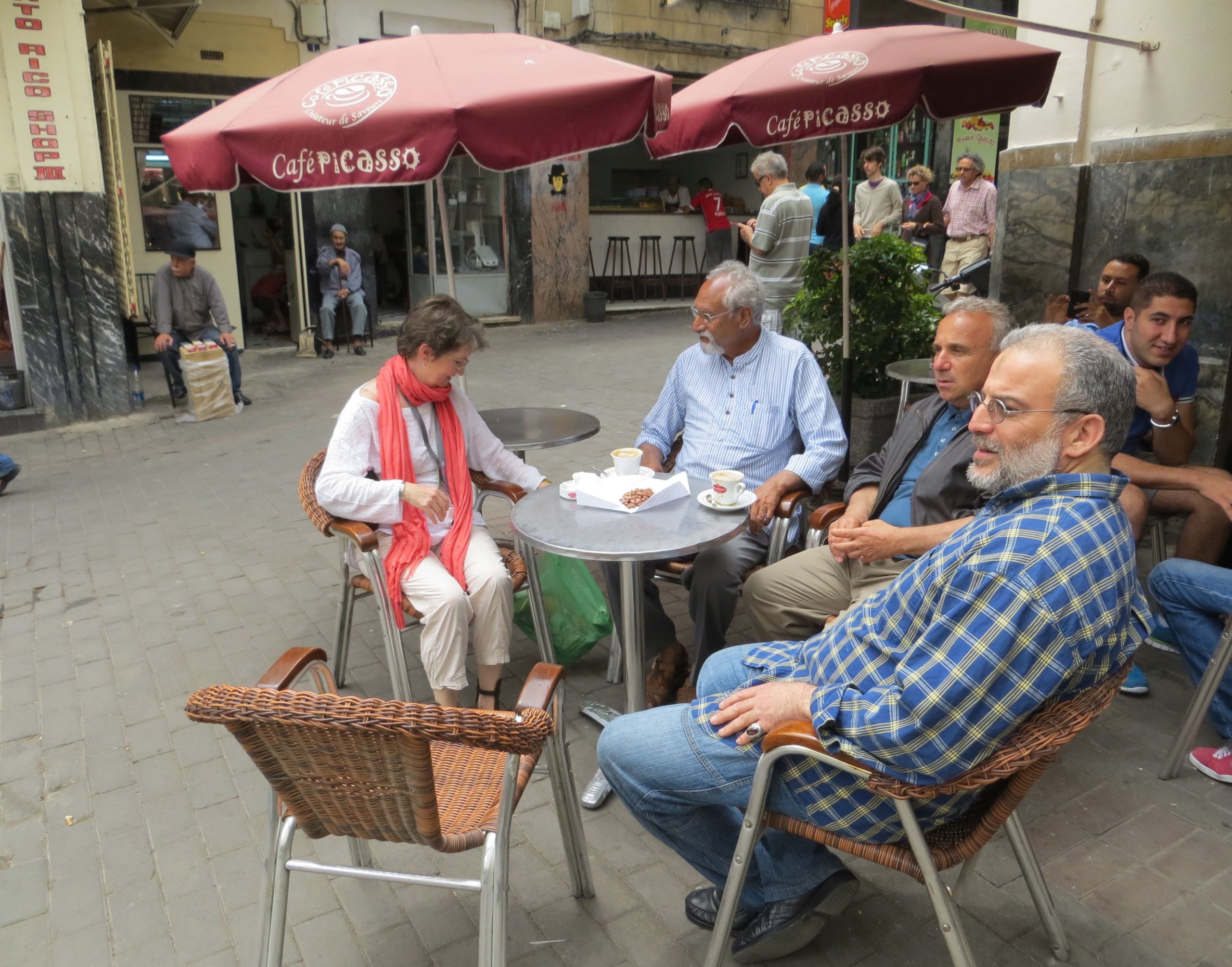 Au Café Tingis, Petit Souk, le 7 juin, 2015